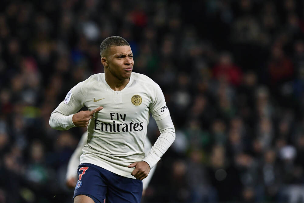 罗马诺: 新月愿冬窗外租坎塞洛, 已有几家欧洲球队联系他